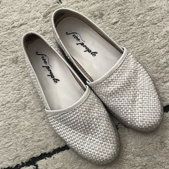 Free People Santorini Woven Slip On shoes flat white leather Sneakers 38 comfy - Picture 6 of 13